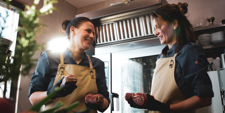 Ueberuns4 1920x1920 768x386