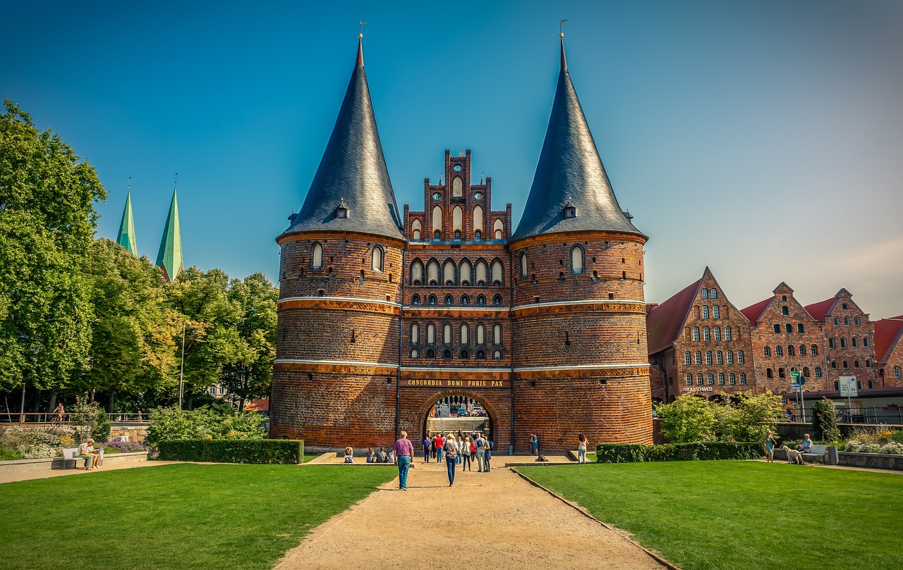 Lübeck Holstentor Wahrzeichen Historisch Stadttor 2 - Foto scholty1970 Pixabay
