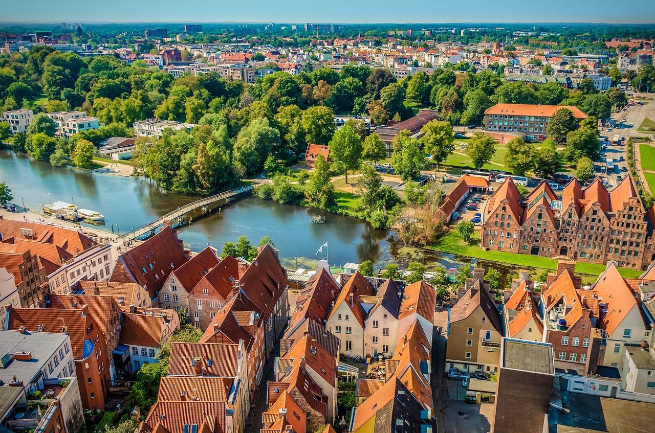 Lübeck Luftaufnahme Gewässer Wasser Dächer Häuser - Foto scholty1970 Pixabay