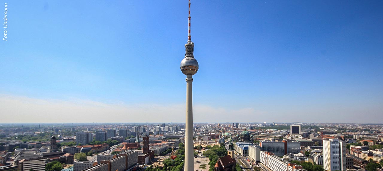 Panorama Berlin mit Blick auf den Fernsehturm // Foto: visitBerlin, Foto: Sarah Lindemann